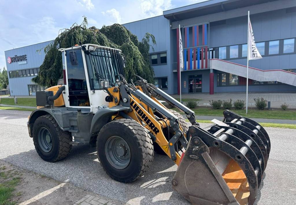 Liebherr L 514 Stereo +30 Kmh Klima 3er Kreis Greifschaufel - Riteņu iekrāvējs: foto 4 Liebherr L 514 Stereo +30 Kmh Klima 3er Kreis Greifschaufel - Riteņu iekrāvējs: foto 4
