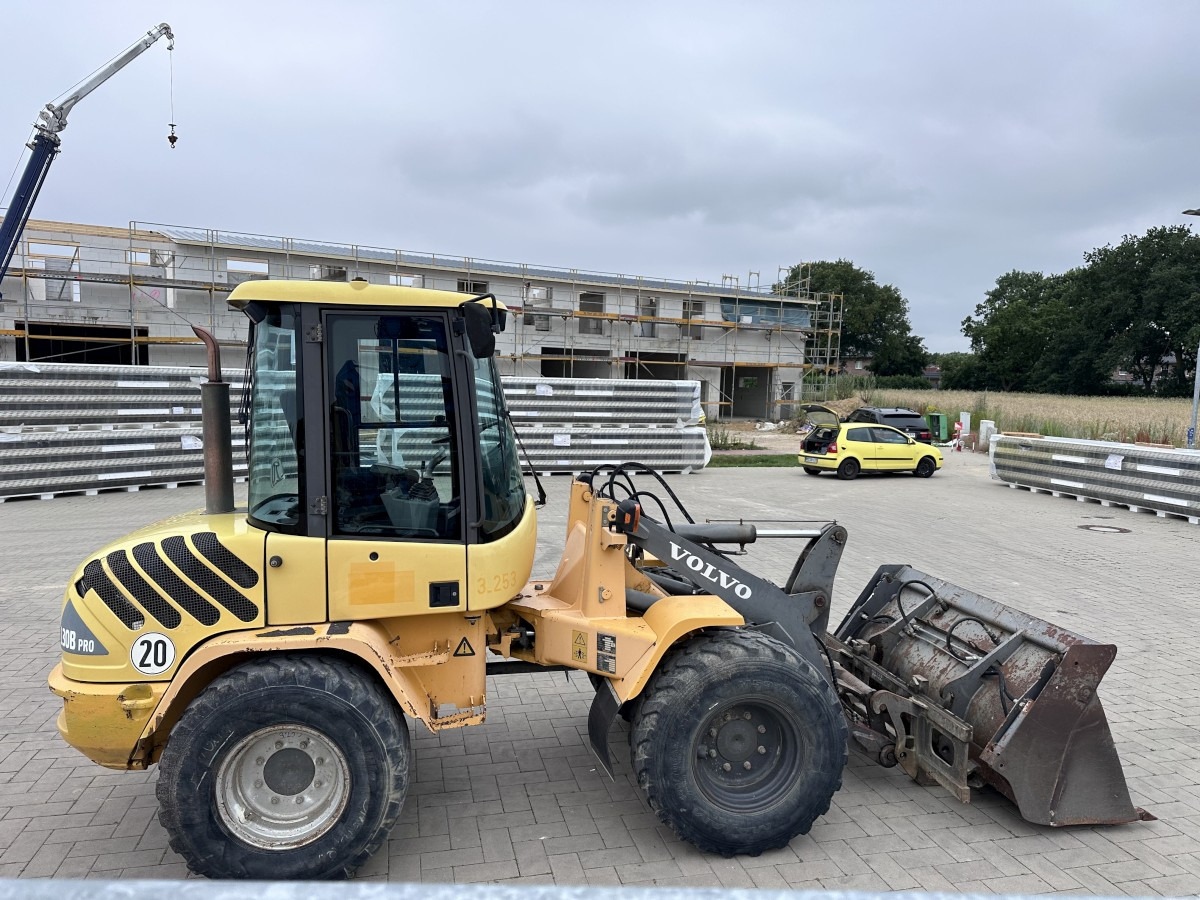 VOLVO L 30 B PRO 3er Kreis Klappschaufel+Palettengabel - Riteņu iekrāvējs: foto 2 VOLVO L 30 B PRO 3er Kreis Klappschaufel+Palettengabel - Riteņu iekrāvējs: foto 2