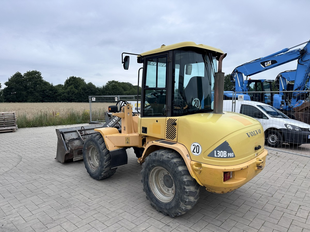 VOLVO L 30 B PRO 3er Kreis Klappschaufel+Palettengabel - Riteņu iekrāvējs: foto 5 VOLVO L 30 B PRO 3er Kreis Klappschaufel+Palettengabel - Riteņu iekrāvējs: foto 5