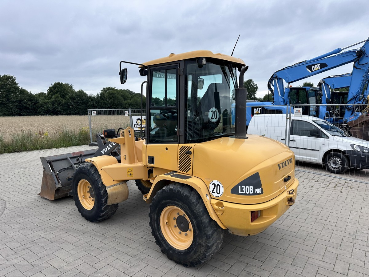 VOLVO L 30 B PRO 3er Kreis Klappschaufel+Palettengabel - Riteņu iekrāvējs: foto 5 VOLVO L 30 B PRO 3er Kreis Klappschaufel+Palettengabel - Riteņu iekrāvējs: foto 5
