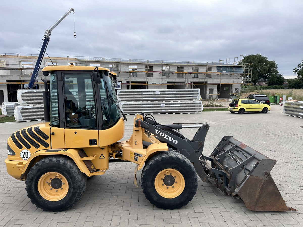 VOLVO L 30 B PRO 3er Kreis Klappschaufel+Palettengabel - Riteņu iekrāvējs: foto 2 VOLVO L 30 B PRO 3er Kreis Klappschaufel+Palettengabel - Riteņu iekrāvējs: foto 2