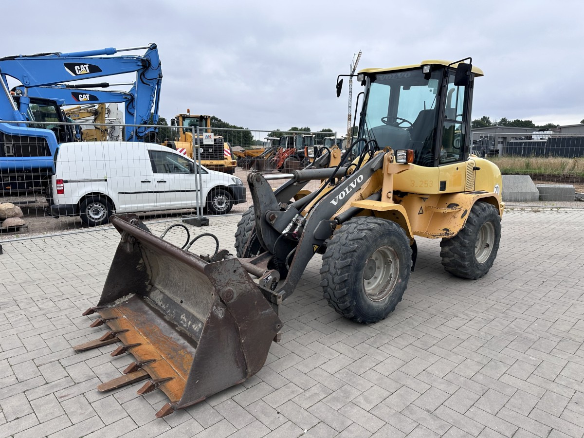 VOLVO L 30 B PRO 3er Kreis Klappschaufel+Palettengabel - Riteņu iekrāvējs: foto 3 VOLVO L 30 B PRO 3er Kreis Klappschaufel+Palettengabel - Riteņu iekrāvējs: foto 3