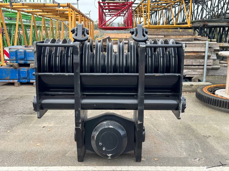 Kobelco CKE 2500 - Celtnis-manipulators - Celtniecības tehnika: foto 3 Kobelco CKE 2500 - Celtnis-manipulators - Celtniecības tehnika: foto 3