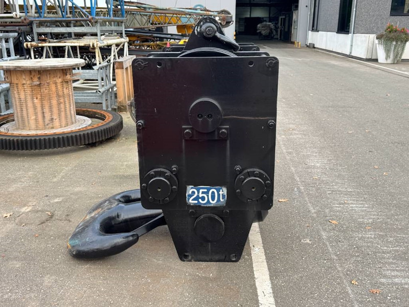 Kobelco CKE 2500 - Celtnis-manipulators - Celtniecības tehnika: foto 4 Kobelco CKE 2500 - Celtnis-manipulators - Celtniecības tehnika: foto 4