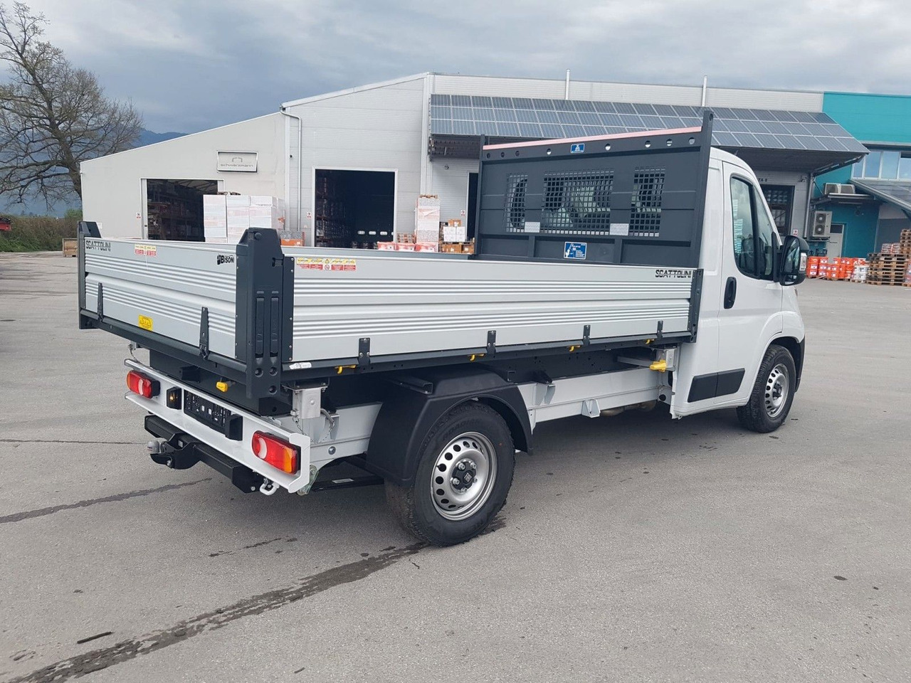 Fiat Ducato 35H L2H1 EKA 3-Seiten-Kipper 180 PS AHK - Komercauto pašizgāzējs: foto 4 Fiat Ducato 35H L2H1 EKA 3-Seiten-Kipper 180 PS AHK - Komercauto pašizgāzējs: foto 4
