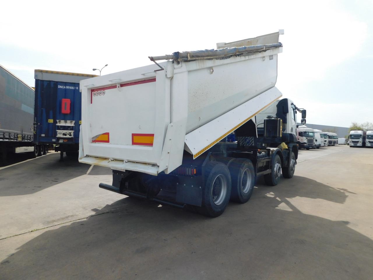 Ford 4142d 8x4 dcab e6 16s2230 - Kravas automašīna pašizgāzējs: foto 3 Ford 4142d 8x4 dcab e6 16s2230 - Kravas automašīna pašizgāzējs: foto 3