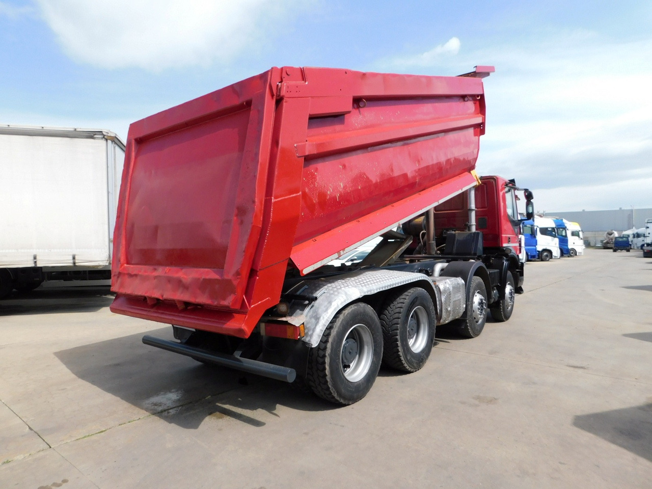 Iveco Trakker 450 - Kravas automašīna pašizgāzējs: foto 3 Iveco Trakker 450 - Kravas automašīna pašizgāzējs: foto 3