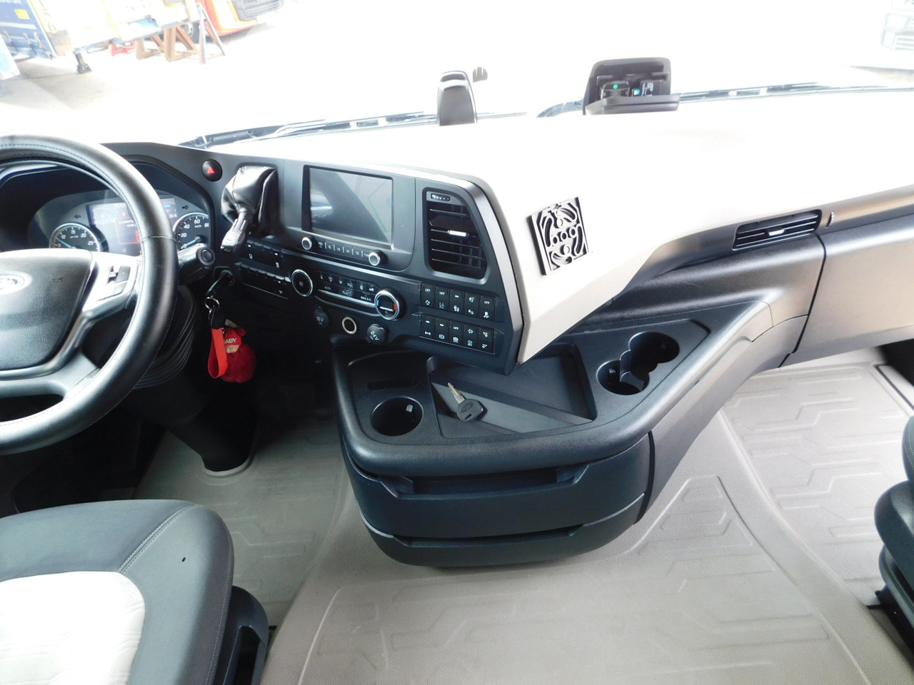 Vilcējs Ford F max 4x2 scab e6 12s2620: foto 7 Vilcējs Ford F max 4x2 scab e6 12s2620: foto 7