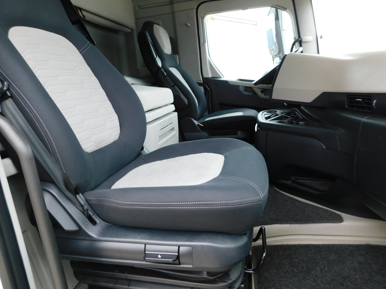 Ford F max ll 4x2 scab e6 12tx2620 - Vilcējs: foto 5 Ford F max ll 4x2 scab e6 12tx2620 - Vilcējs: foto 5