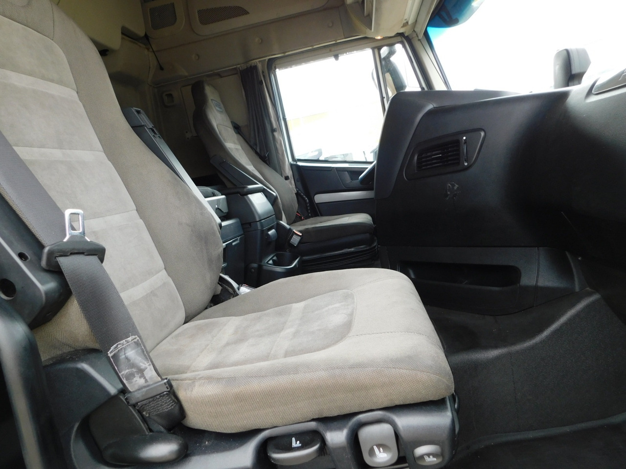 Iveco As440tp - Vilcējs: foto 5 Iveco As440tp - Vilcējs: foto 5