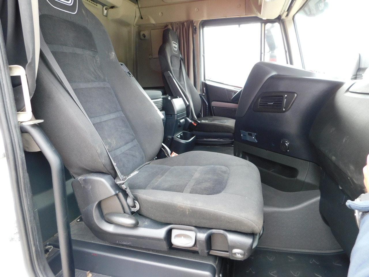 Iveco As440tp - Vilcējs: foto 5 Iveco As440tp - Vilcējs: foto 5