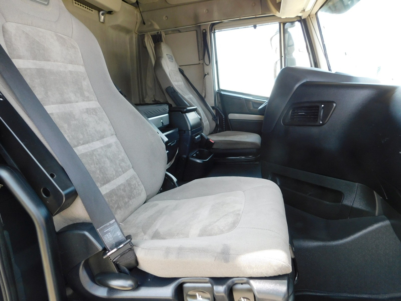 Iveco As440tp - Vilcējs: foto 5 Iveco As440tp - Vilcējs: foto 5