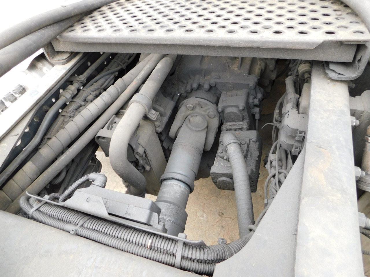 Vilcējs Iveco As440tp: foto 8