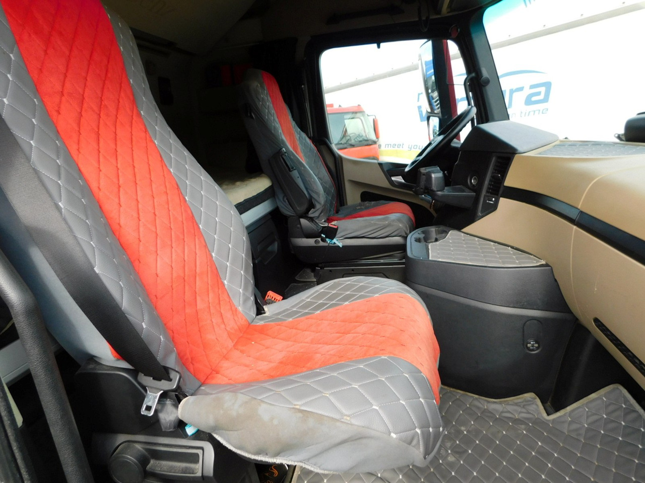 Mercedes Actros - Vilcējs: foto 5 Mercedes Actros - Vilcējs: foto 5