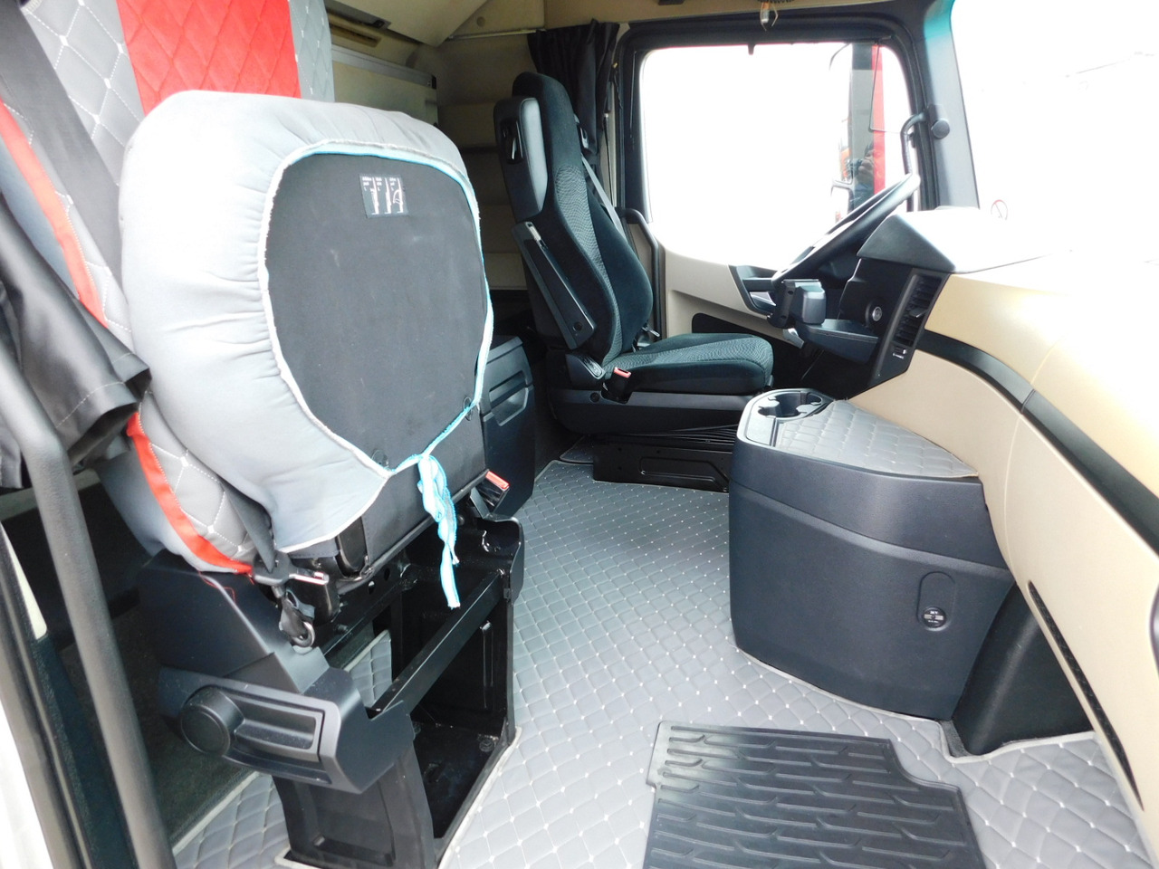 Mercedes Actros - Vilcējs: foto 5 Mercedes Actros - Vilcējs: foto 5