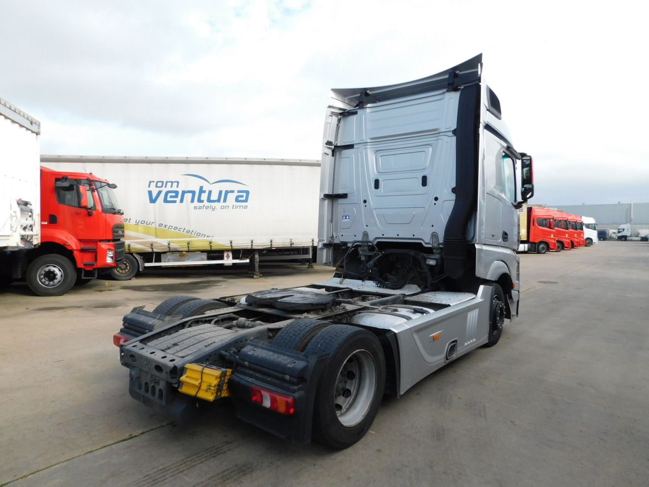 Mercedes Actros - Vilcējs: foto 3 Mercedes Actros - Vilcējs: foto 3