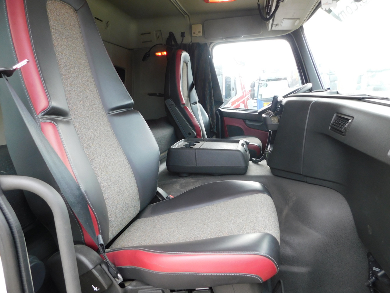 Volvo Fmx 460 - Kravas automašīna pašizgāzējs: foto 5 Volvo Fmx 460 - Kravas automašīna pašizgāzējs: foto 5