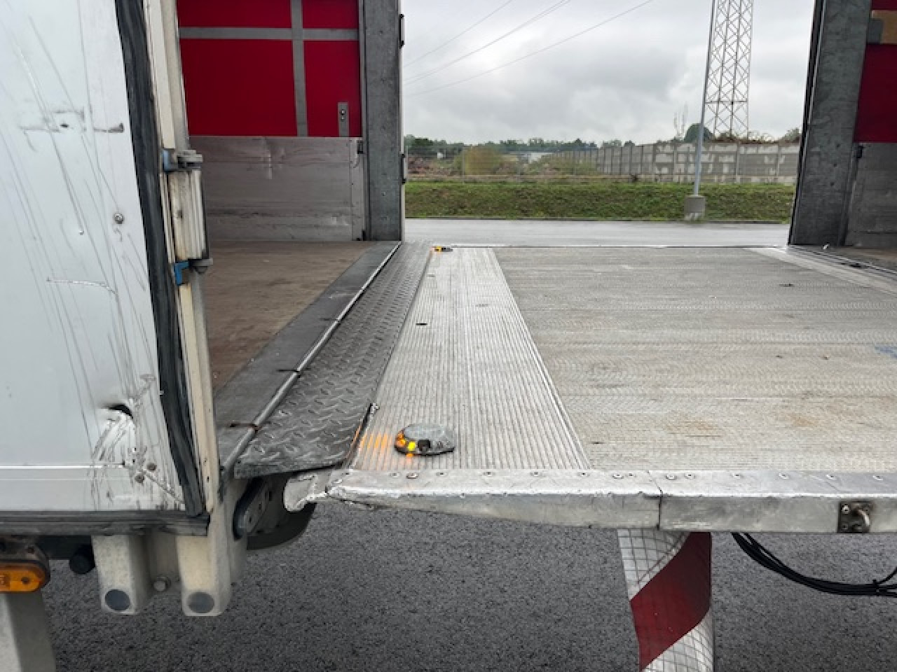 MAN TGM 18.320 4x2 BL Durchladbar - mit Tandemhänger - Kravas automašīna ar tentu: foto 4 MAN TGM 18.320 4x2 BL Durchladbar - mit Tandemhänger - Kravas automašīna ar tentu: foto 4