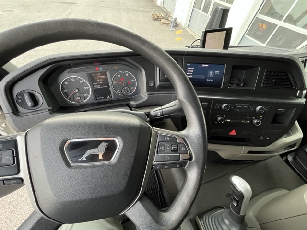 MAN TGS 26.360 6x2-4 LL Euro6 Klima AHK Luftfeder - Šasija kravas automašīna: foto 2 MAN TGS 26.360 6x2-4 LL Euro6 Klima AHK Luftfeder - Šasija kravas automašīna: foto 2