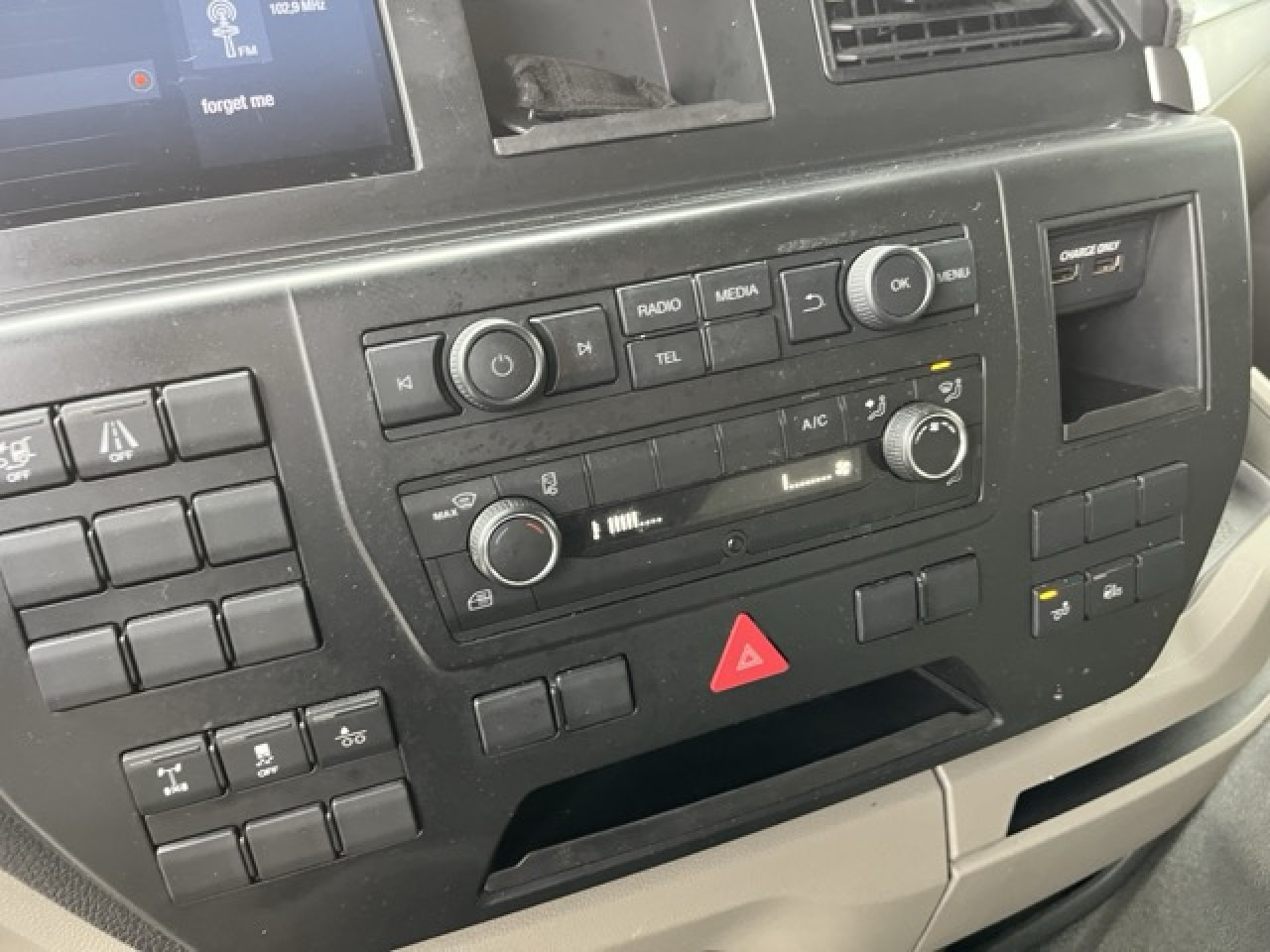 MAN TGS 26.360 6x2-4 LL Euro6 Klima AHK Luftfeder - Šasija kravas automašīna: foto 4 MAN TGS 26.360 6x2-4 LL Euro6 Klima AHK Luftfeder - Šasija kravas automašīna: foto 4