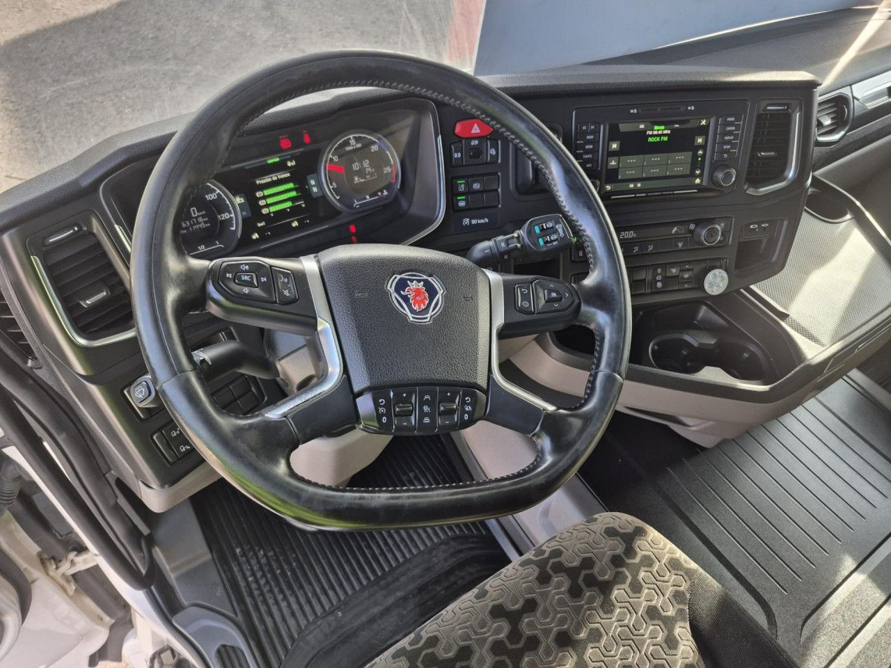 Vilcējs Scania R 450: foto 8