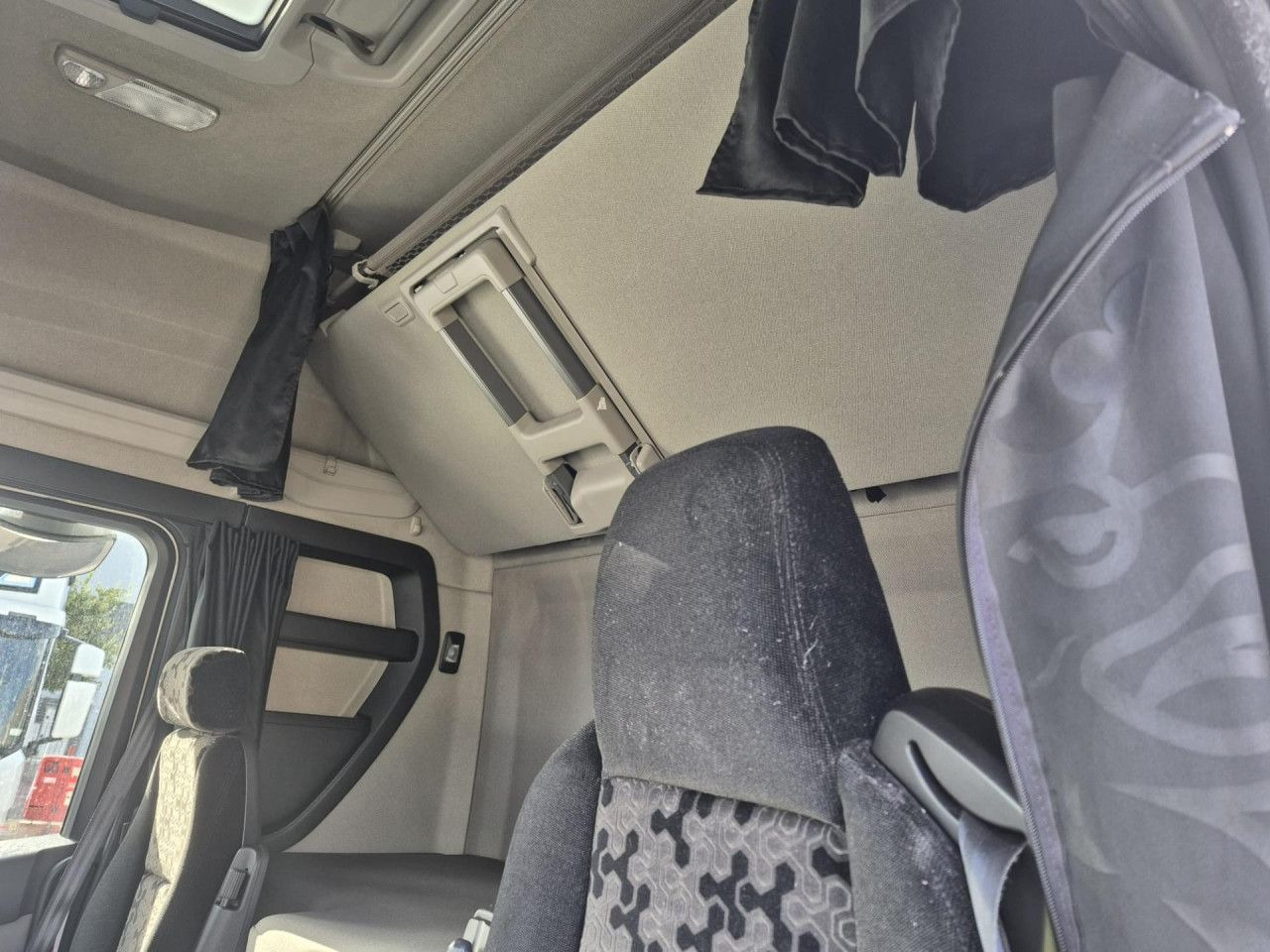 Vilcējs Scania R 450: foto 7