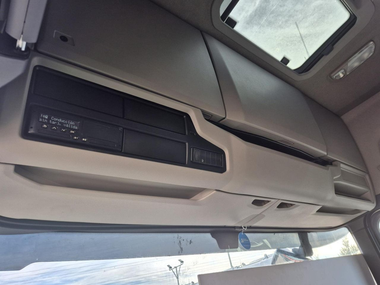 Vilcējs Scania R 450: foto 9