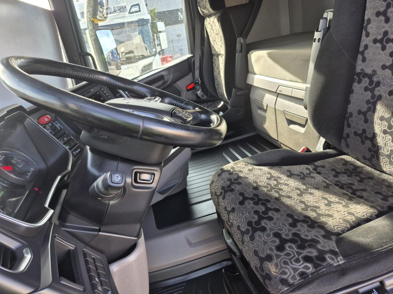 Vilcējs Scania R 450: foto 6
