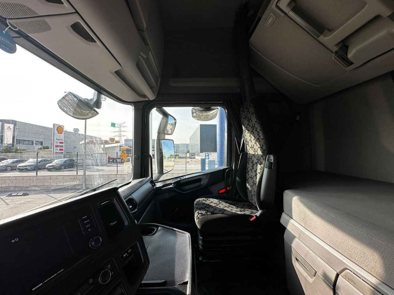 Vilcējs Scania S 450: foto 7