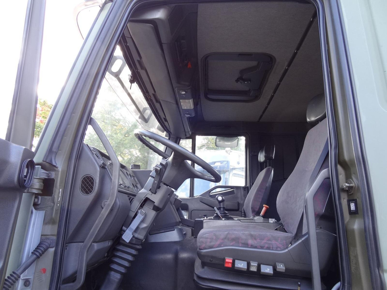 Andere EuroTrakker 260E44W 6X6 EuroTrakker 260E44W 6X6, Retarder, ADR - Šasija kravas automašīna: foto 5 Andere EuroTrakker 260E44W 6X6 EuroTrakker 260E44W 6X6, Retarder, ADR - Šasija kravas automašīna: foto 5