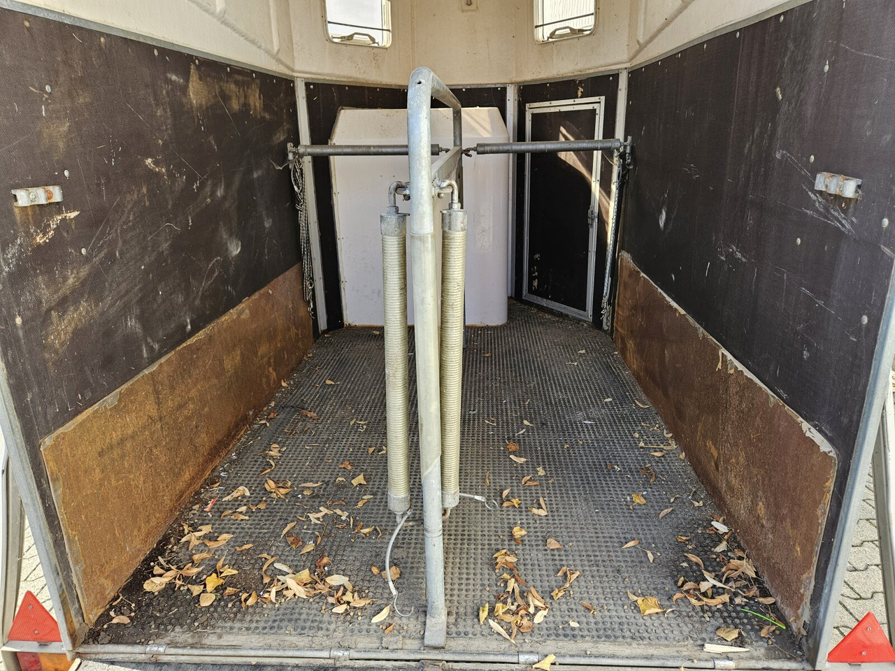 Blomert T2BPA Pferdeanhänger T2BPA Pferdeanhänger - Zirgu piekabe: foto 3 Blomert T2BPA Pferdeanhänger T2BPA Pferdeanhänger - Zirgu piekabe: foto 3