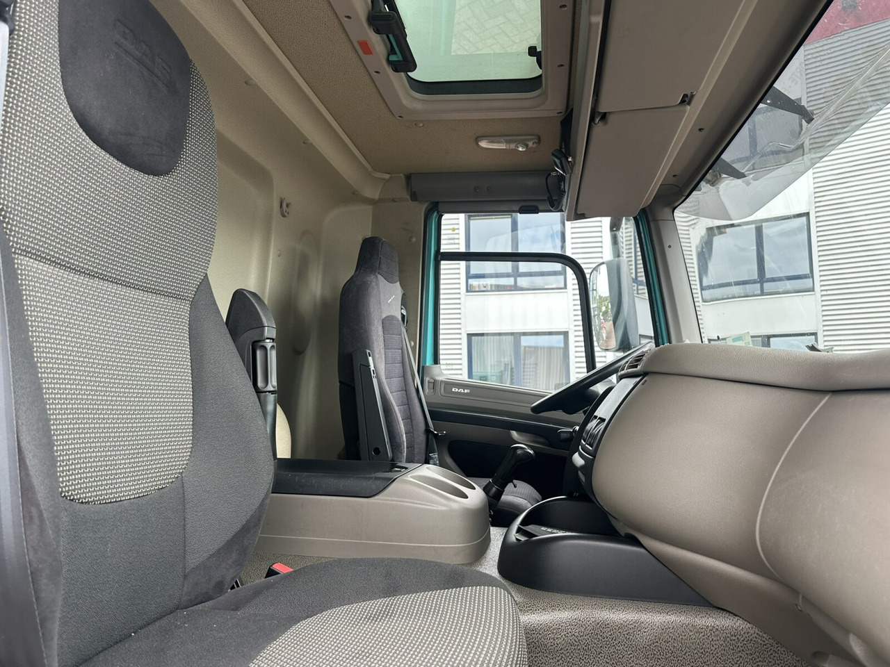 DAF CF 85.460 6x4 CF 85.460 6x4, Bordmatik links - Kravas automašīna pašizgāzējs: foto 5 DAF CF 85.460 6x4 CF 85.460 6x4, Bordmatik links - Kravas automašīna pašizgāzējs: foto 5