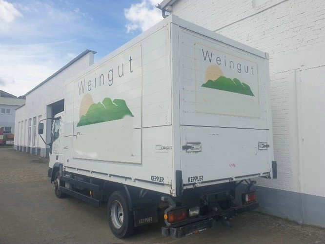 Euro Cargo ML 75E14 4x2 Euro Cargo ML 75E14 4x2 Getränkewagen, 6-Zylinder-Motor - Kravas automašīna ar slēgto virsbūvi: foto 5 Euro Cargo ML 75E14 4x2 Euro Cargo ML 75E14 4x2 Getränkewagen, 6-Zylinder-Motor - Kravas automašīna ar slēgto virsbūvi: foto 5
