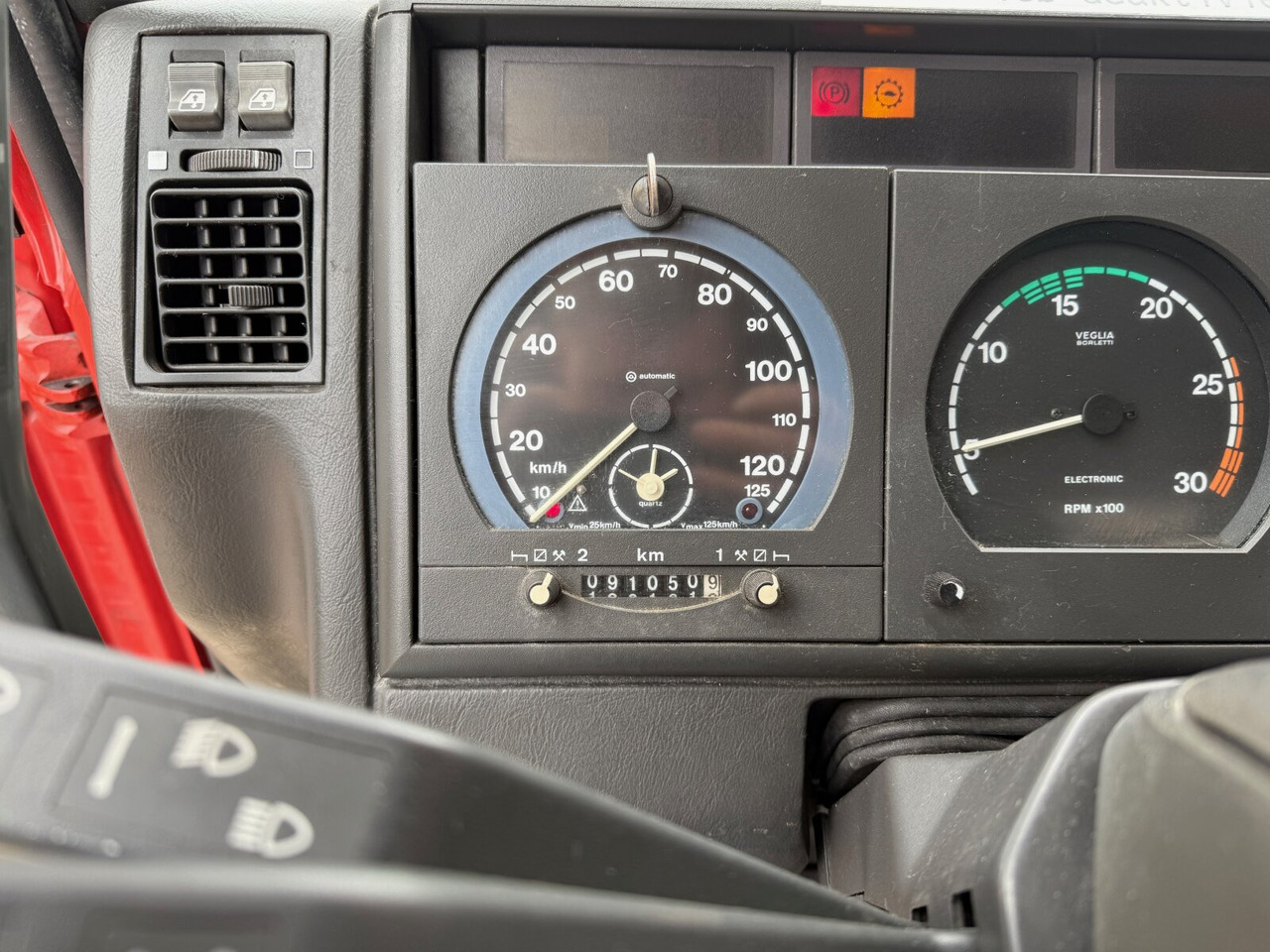 EuroTech 240E38 6x2-4 EuroTech 240E38 6x2-4, Lift-/Lenkachse, Seilwinde, Kran Hiab 100 - Pacēlājs ar āķi, Kravas auto ar manipulatoru: foto 4 EuroTech 240E38 6x2-4 EuroTech 240E38 6x2-4, Lift-/Lenkachse, Seilwinde, Kran Hiab 100 - Pacēlājs ar āķi, Kravas auto ar manipulatoru: foto 4