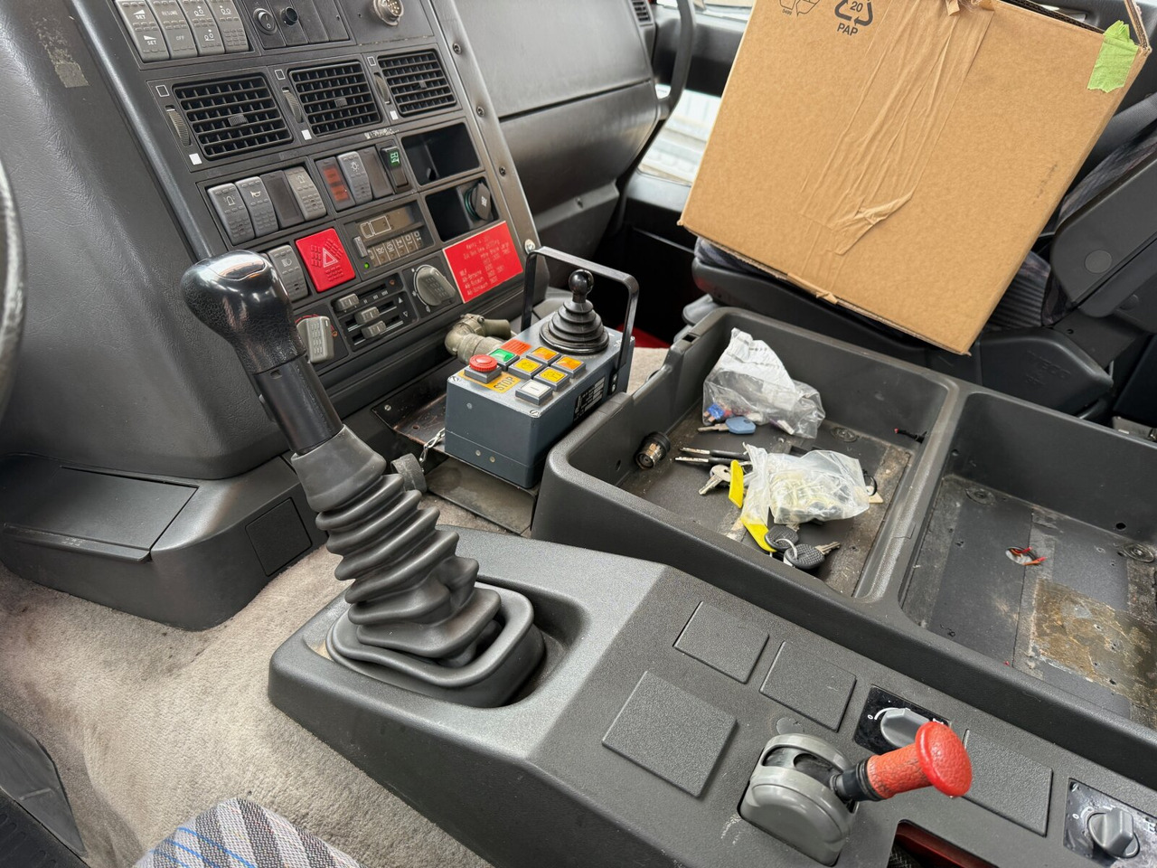 EuroTech 240E38 6x2-4 EuroTech 240E38 6x2-4, Lift-/Lenkachse, Seilwinde, Kran Hiab 100 - Pacēlājs ar āķi, Kravas auto ar manipulatoru: foto 5 EuroTech 240E38 6x2-4 EuroTech 240E38 6x2-4, Lift-/Lenkachse, Seilwinde, Kran Hiab 100 - Pacēlājs ar āķi, Kravas auto ar manipulatoru: foto 5