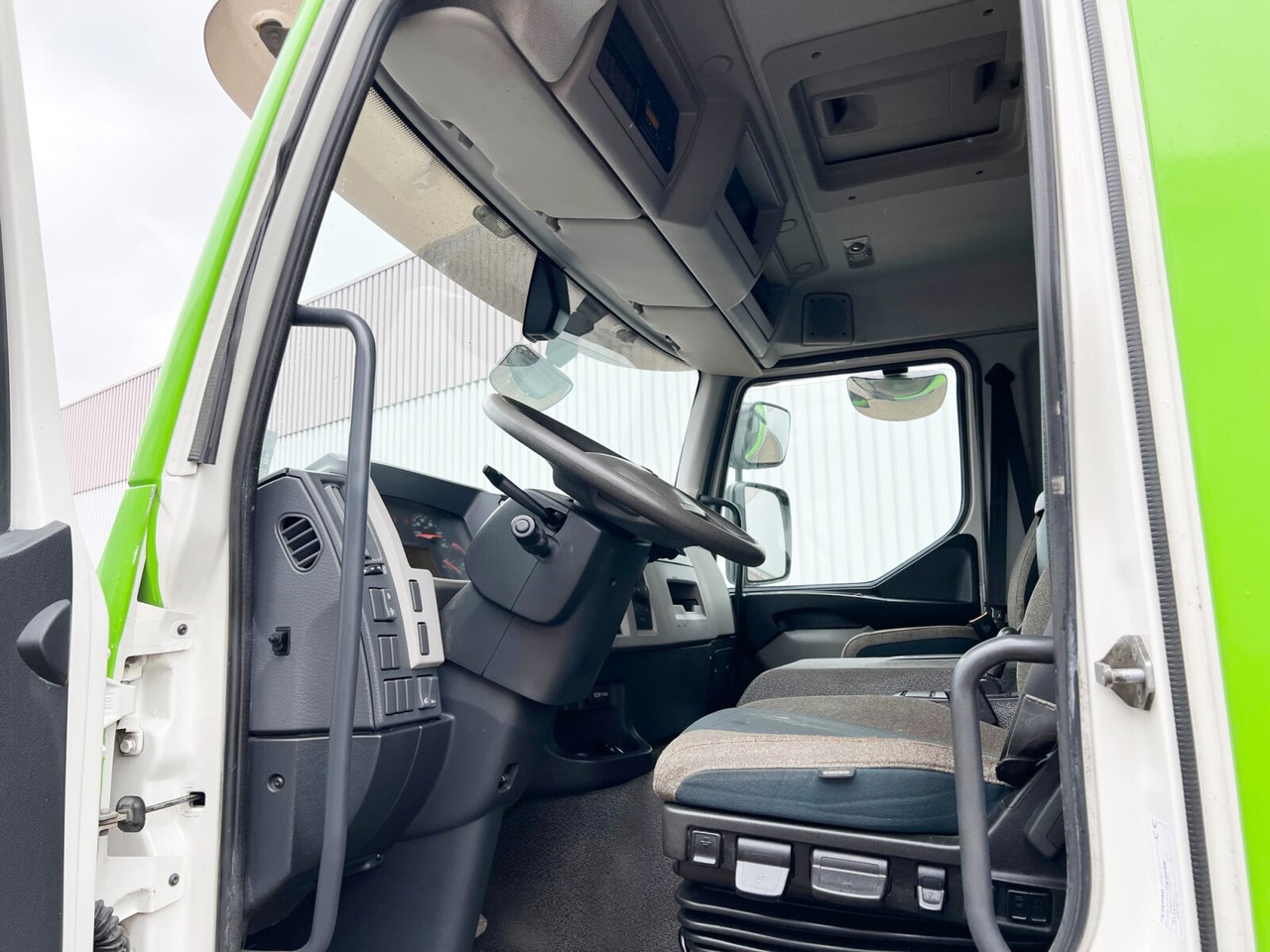 FE 320 4x2 FE 320 4x2 mit Zepro LBW - Kravas automašīna ar slēgto virsbūvi: foto 2 FE 320 4x2 FE 320 4x2 mit Zepro LBW - Kravas automašīna ar slēgto virsbūvi: foto 2