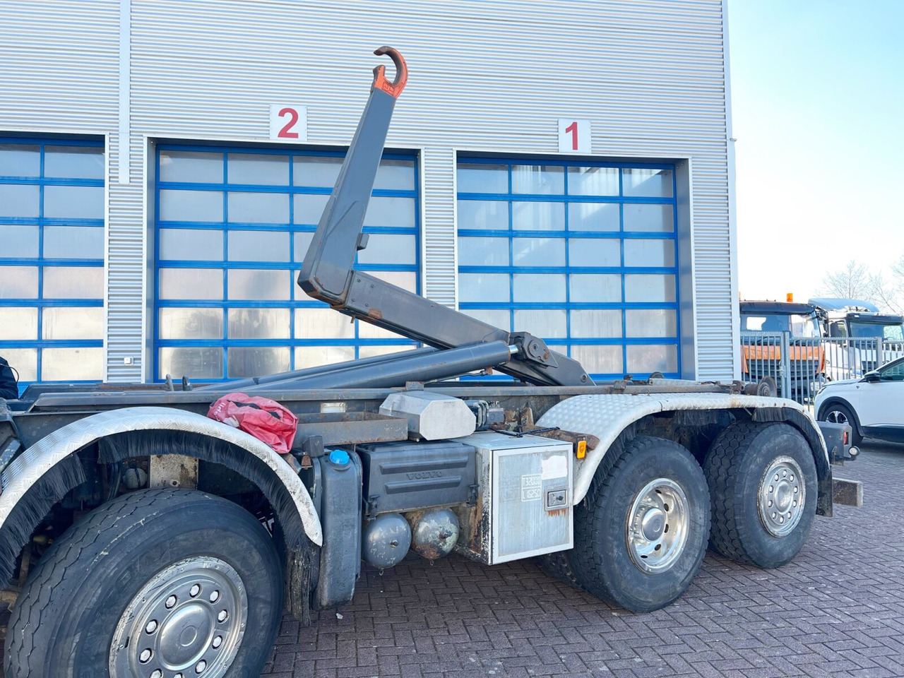 FM 460 8x2-6 FM 460 8x2-6, Lenk-/Liftachse, Kran HMF 2020-K4, Funk - Pacēlājs ar āķi, Kravas auto ar manipulatoru: foto 4 FM 460 8x2-6 FM 460 8x2-6, Lenk-/Liftachse, Kran HMF 2020-K4, Funk - Pacēlājs ar āķi, Kravas auto ar manipulatoru: foto 4