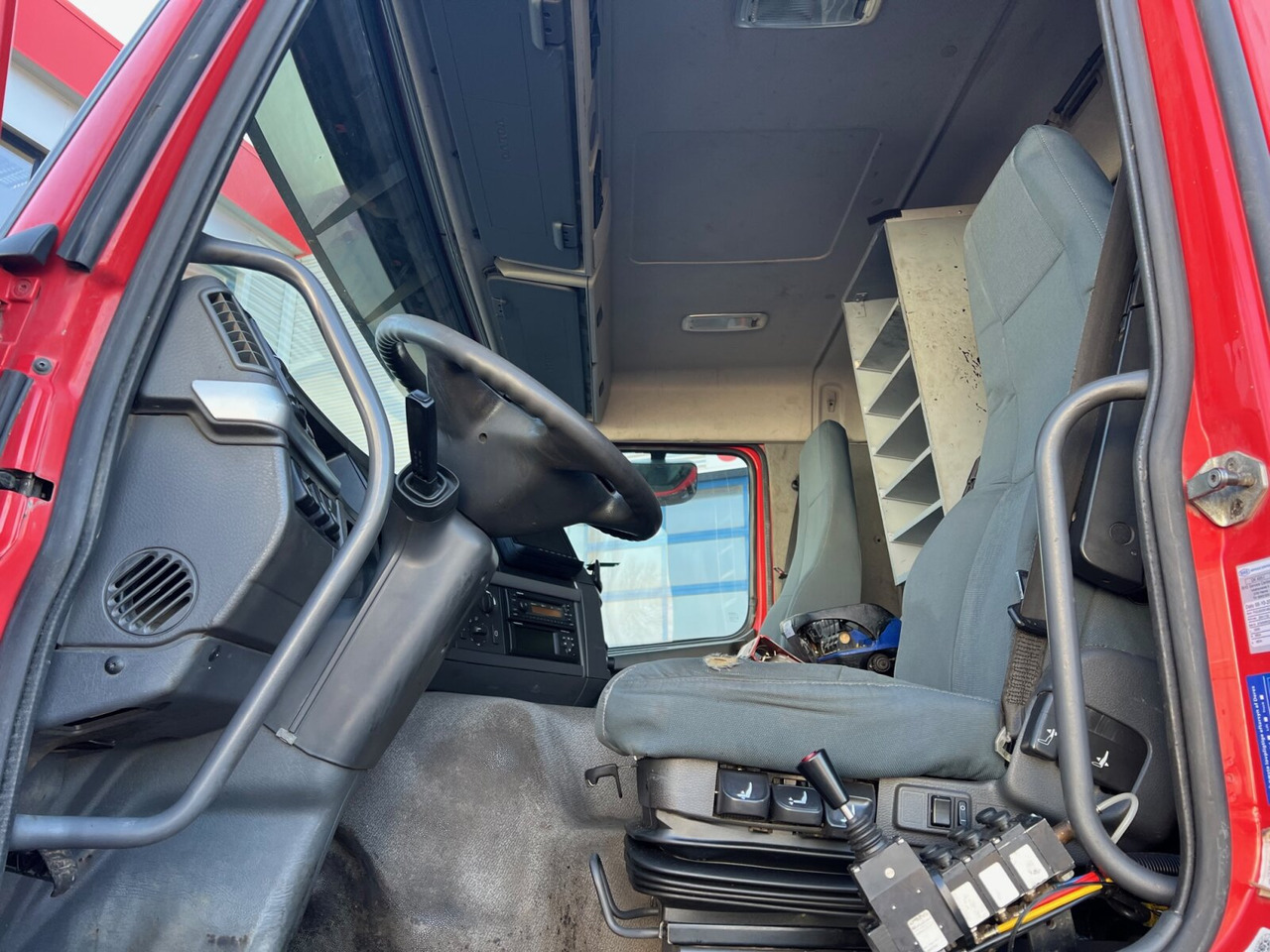FM 460 8x2-6 FM 460 8x2-6, Lenk-/Liftachse, Kran HMF 2020-K4, Funk - Pacēlājs ar āķi, Kravas auto ar manipulatoru: foto 5 FM 460 8x2-6 FM 460 8x2-6, Lenk-/Liftachse, Kran HMF 2020-K4, Funk - Pacēlājs ar āķi, Kravas auto ar manipulatoru: foto 5