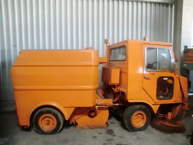 Faun AK 414 HW FAUN AK 414 HW - Ielu tīrīšanas mašīna: foto 4 Faun AK 414 HW FAUN AK 414 HW - Ielu tīrīšanas mašīna: foto 4