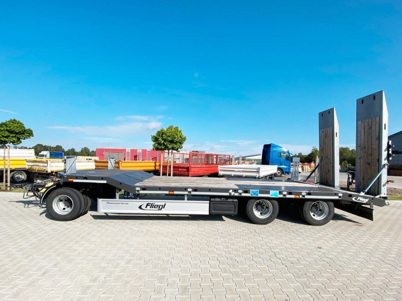 Fliegl DTS-S 300 DTS-S 300, verbreiterbar auf 3,05m - Piekabe zema profila platforma: foto 1 Fliegl DTS-S 300 DTS-S 300, verbreiterbar auf 3,05m - Piekabe zema profila platforma: foto 1