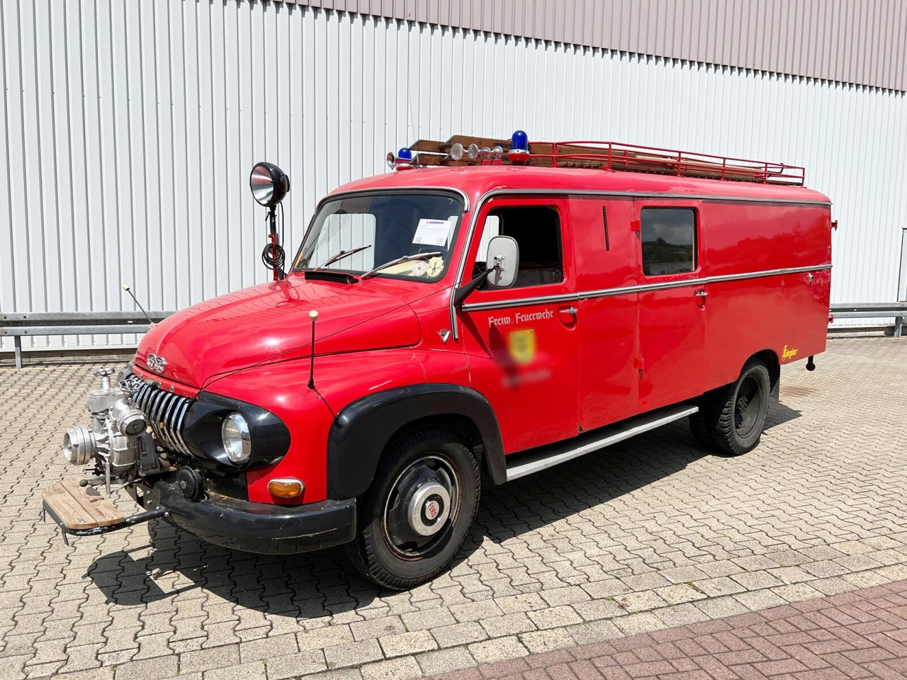 Ford FK 2500 4x2 LF8 Feuerwehr FK 2500 4x2 LF8 Feuerwehr - Ugunsdzēsēju mašīna: foto 1 Ford FK 2500 4x2 LF8 Feuerwehr FK 2500 4x2 LF8 Feuerwehr - Ugunsdzēsēju mašīna: foto 1