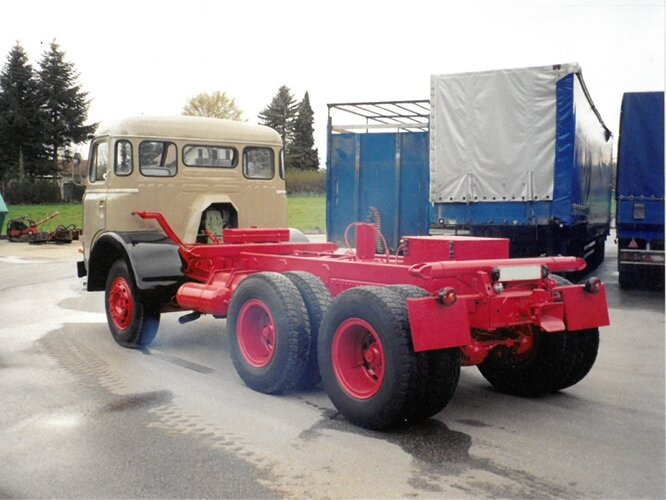 HENSCHEL HS 20 TS 6x4 HENSCHEL HS 20 TS 6x4 - Kravas automašīna pašizgāzējs: foto 3 HENSCHEL HS 20 TS 6x4 HENSCHEL HS 20 TS 6x4 - Kravas automašīna pašizgāzējs: foto 3