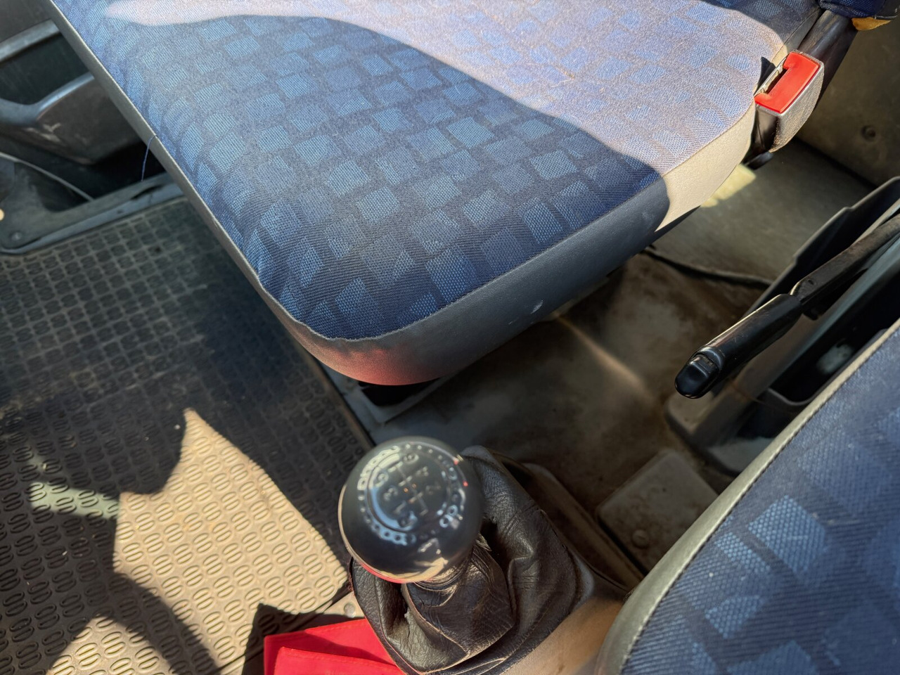 Iveco Daily 65C15D 4x2 Doka Daily 65C15D 4x2 Doka, Grüne Plakette, City-Abroller - Pacēlājs ar āķi: foto 4 Iveco Daily 65C15D 4x2 Doka Daily 65C15D 4x2 Doka, Grüne Plakette, City-Abroller - Pacēlājs ar āķi: foto 4