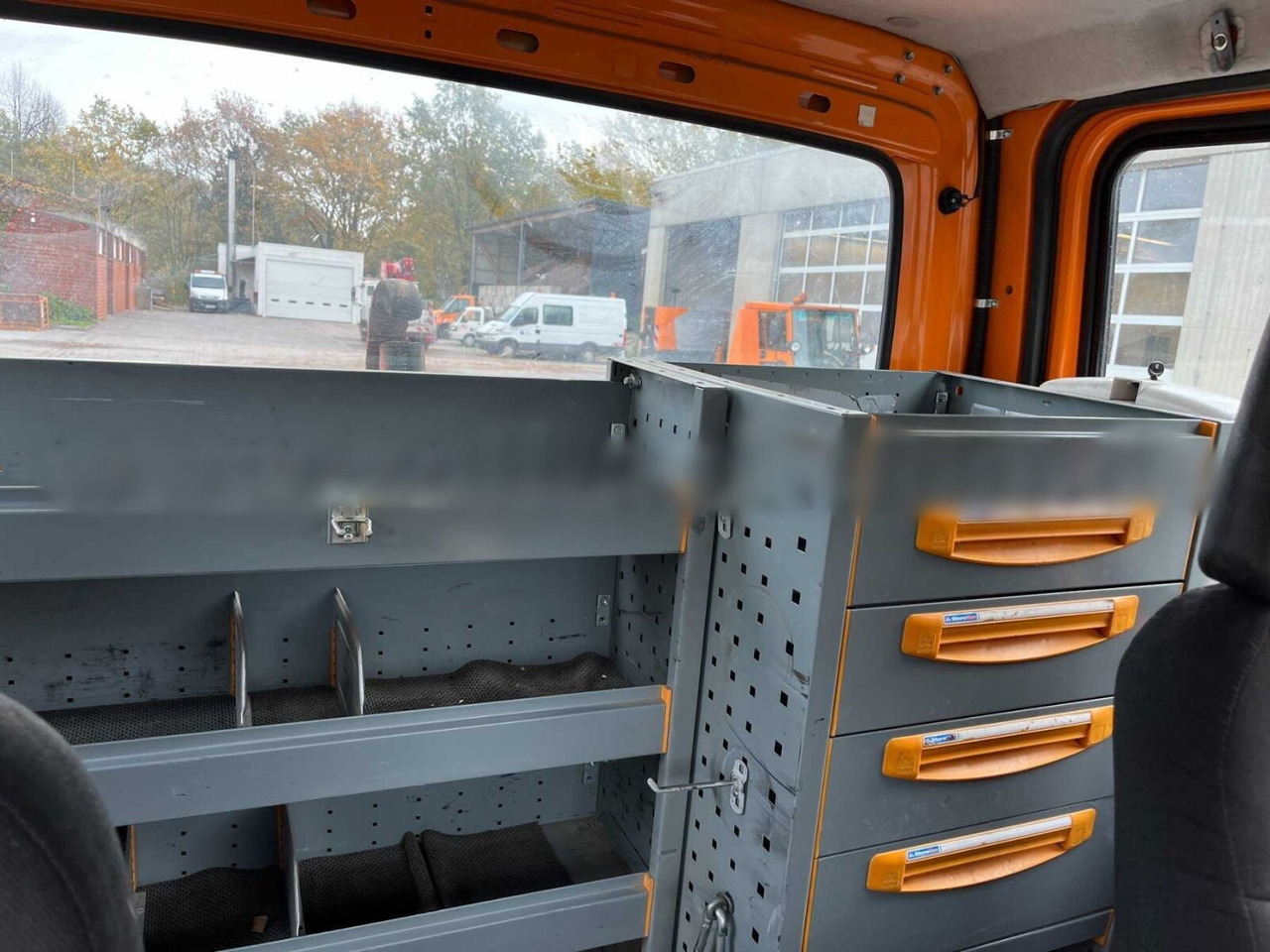 Iveco Daily 70C17 4x2 Doka Daily 70C17 4x2 Doka, EEV, Werkzeugschränke, City-Abroller - Pacēlājs ar āķi: foto 3 Iveco Daily 70C17 4x2 Doka Daily 70C17 4x2 Doka, EEV, Werkzeugschränke, City-Abroller - Pacēlājs ar āķi: foto 3