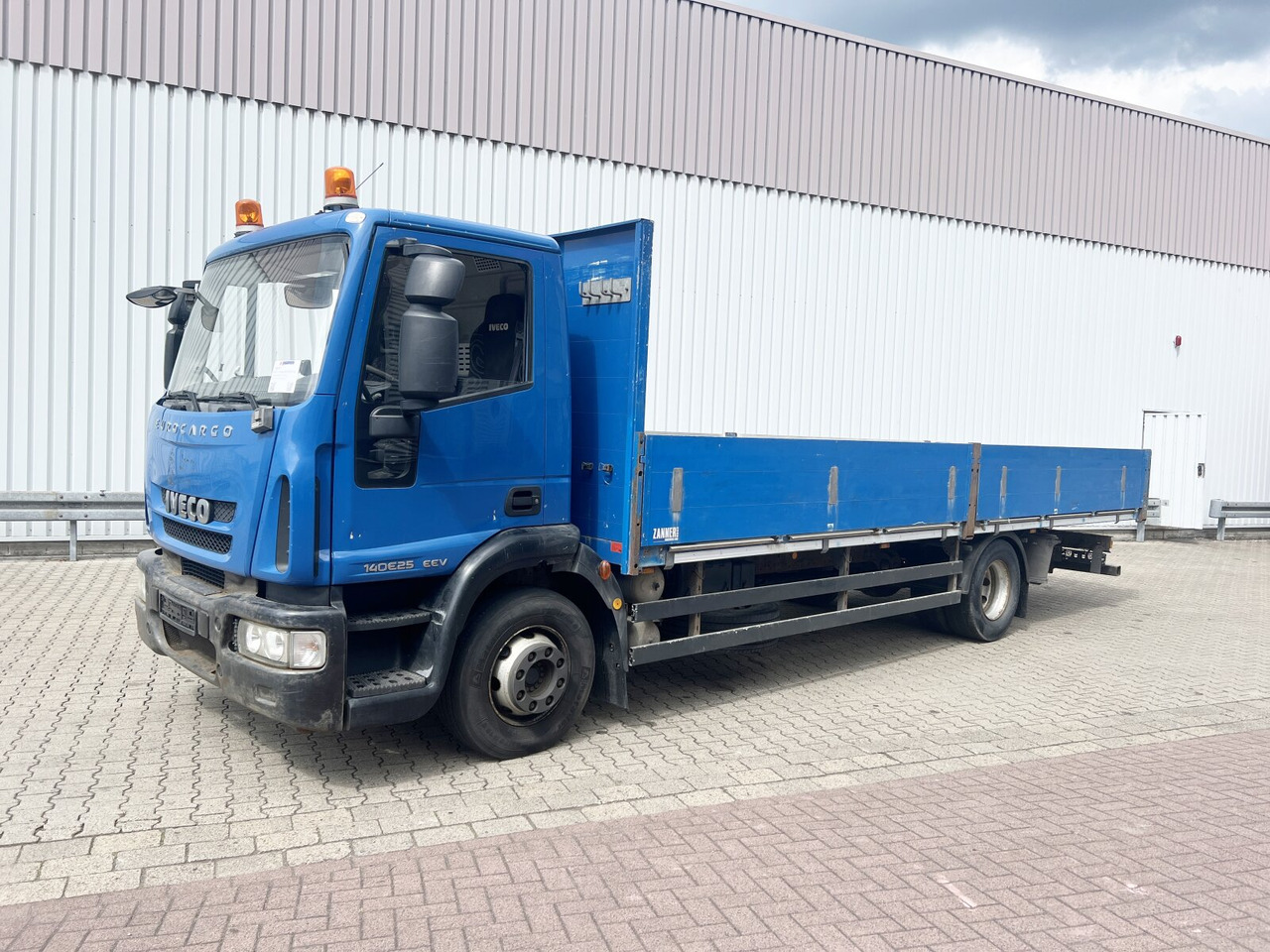 Iveco EuroCargo ML140E25/P 4x2 EuroCargo ML140E25/P 4x2, EEV, 6-Zylinder, 2x AHK - Bortu kravas automašīna/ Platforma: foto 1 Iveco EuroCargo ML140E25/P 4x2 EuroCargo ML140E25/P 4x2, EEV, 6-Zylinder, 2x AHK - Bortu kravas automašīna/ Platforma: foto 1
