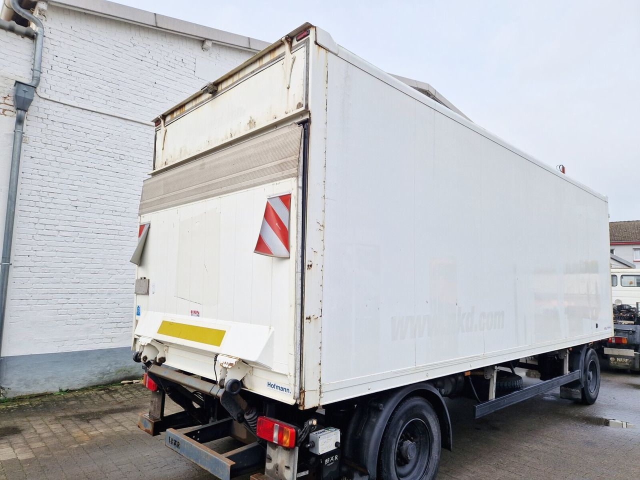Kleiderkofferanhänger Hofmann, Kleiderkofferanhänger, durchladbar, LBW BÄR, 42 cbm - Piekabe slēgtā virsbūve: foto 4 Kleiderkofferanhänger Hofmann, Kleiderkofferanhänger, durchladbar, LBW BÄR, 42 cbm - Piekabe slēgtā virsbūve: foto 4