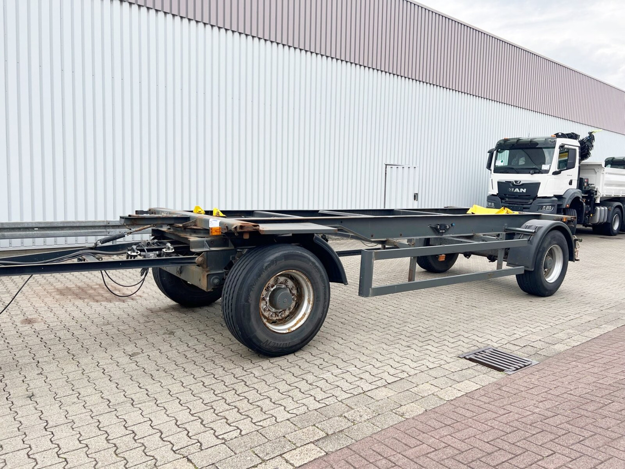 Kögel AWE 18 AWE 18, Ex-Fahrschule - Piekabe šasija: foto 1 Kögel AWE 18 AWE 18, Ex-Fahrschule - Piekabe šasija: foto 1