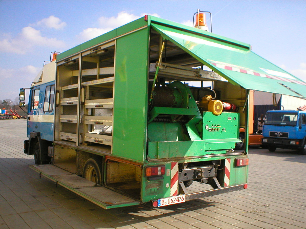 MAN M02 12.232 4x2 Spülwagen - Kravas automašīna: foto 2 MAN M02 12.232 4x2 Spülwagen - Kravas automašīna: foto 2