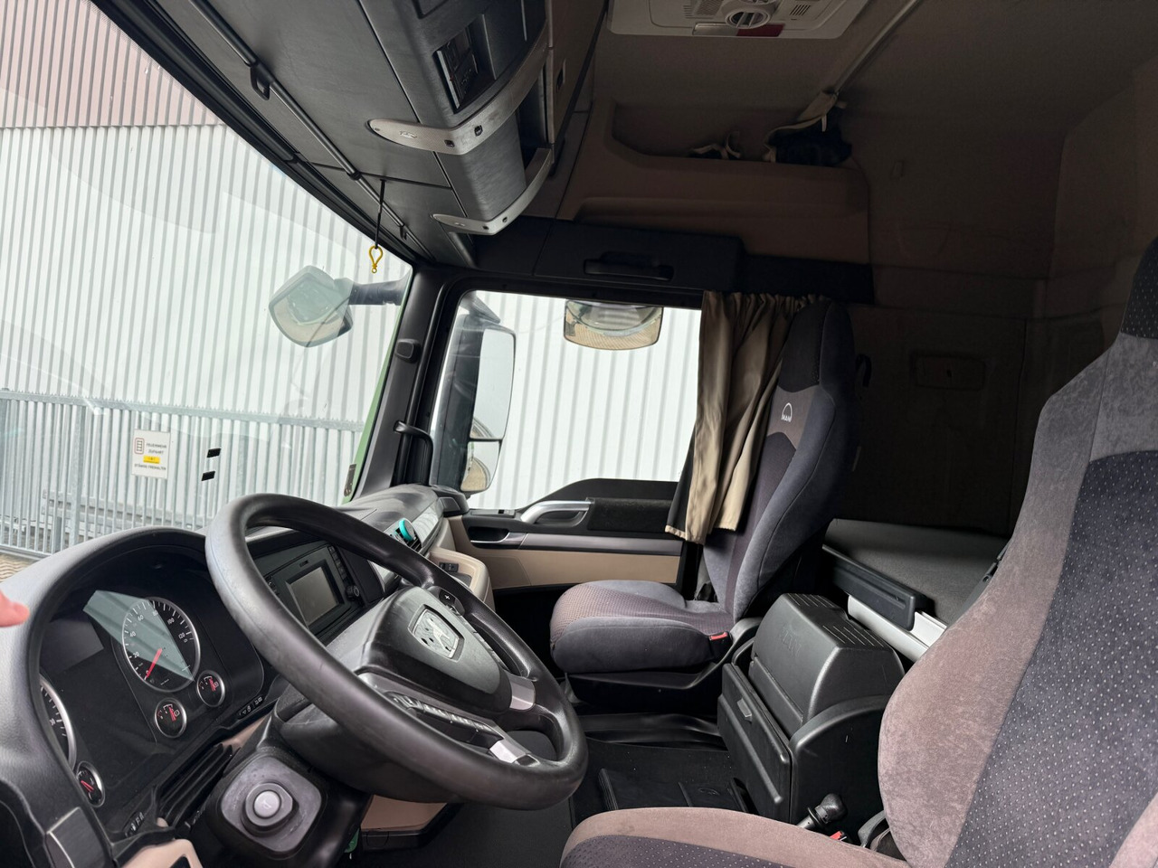 MAN TGS 35.460 8x4-4 BL TGS 35.460 8x4-4 BL, Intarder, Lenk/Lift, Kippsilo ca. 32m³, Kompressor - Kravas automašīna: foto 2 MAN TGS 35.460 8x4-4 BL TGS 35.460 8x4-4 BL, Intarder, Lenk/Lift, Kippsilo ca. 32m³, Kompressor - Kravas automašīna: foto 2