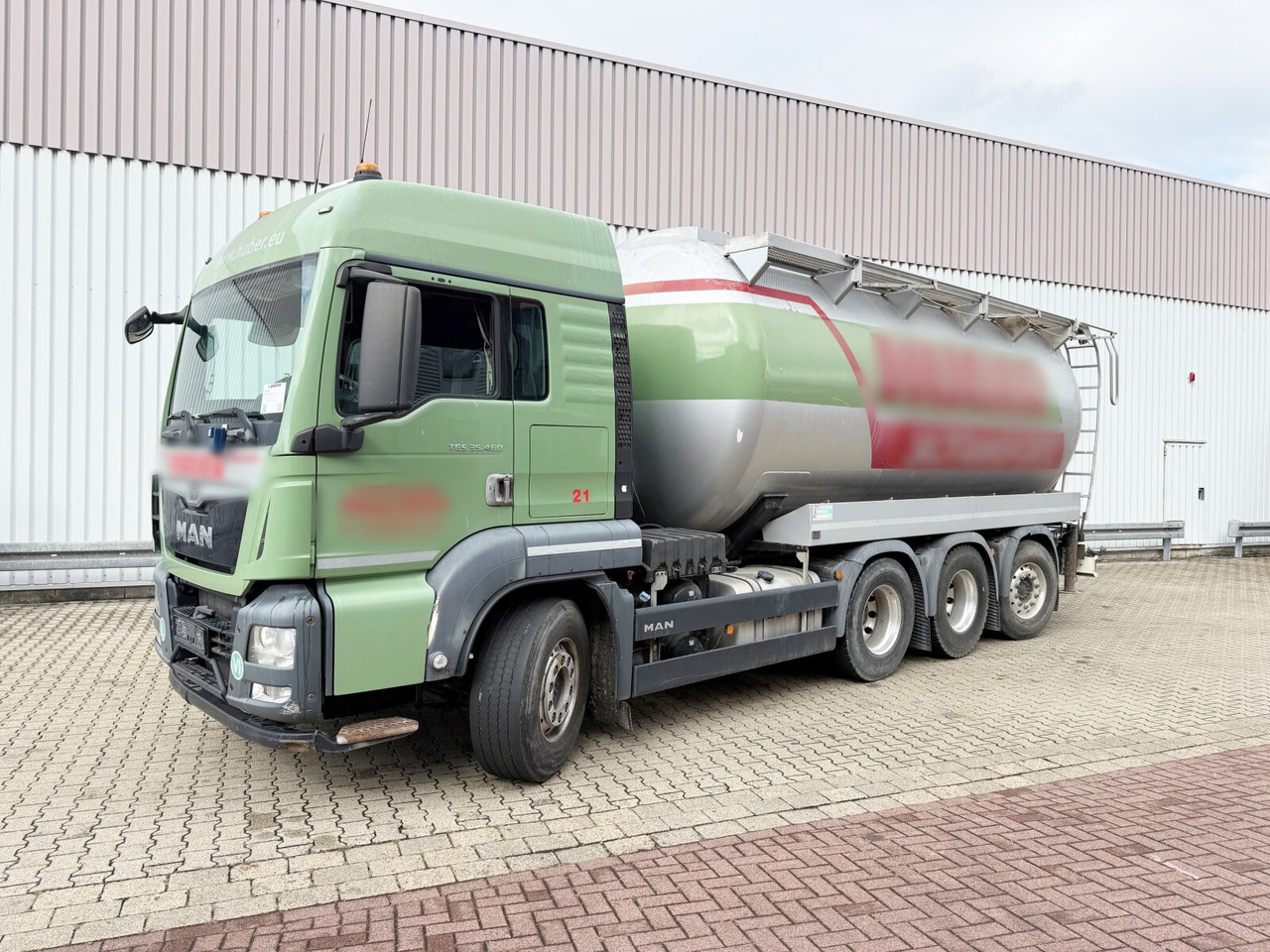 MAN TGS 35.460 8x4-4 BL TGS 35.460 8x4-4 BL, Intarder, Lenk/Lift, Kippsilo ca. 32m³, Kompressor - Kravas automašīna: foto 1 MAN TGS 35.460 8x4-4 BL TGS 35.460 8x4-4 BL, Intarder, Lenk/Lift, Kippsilo ca. 32m³, Kompressor - Kravas automašīna: foto 1